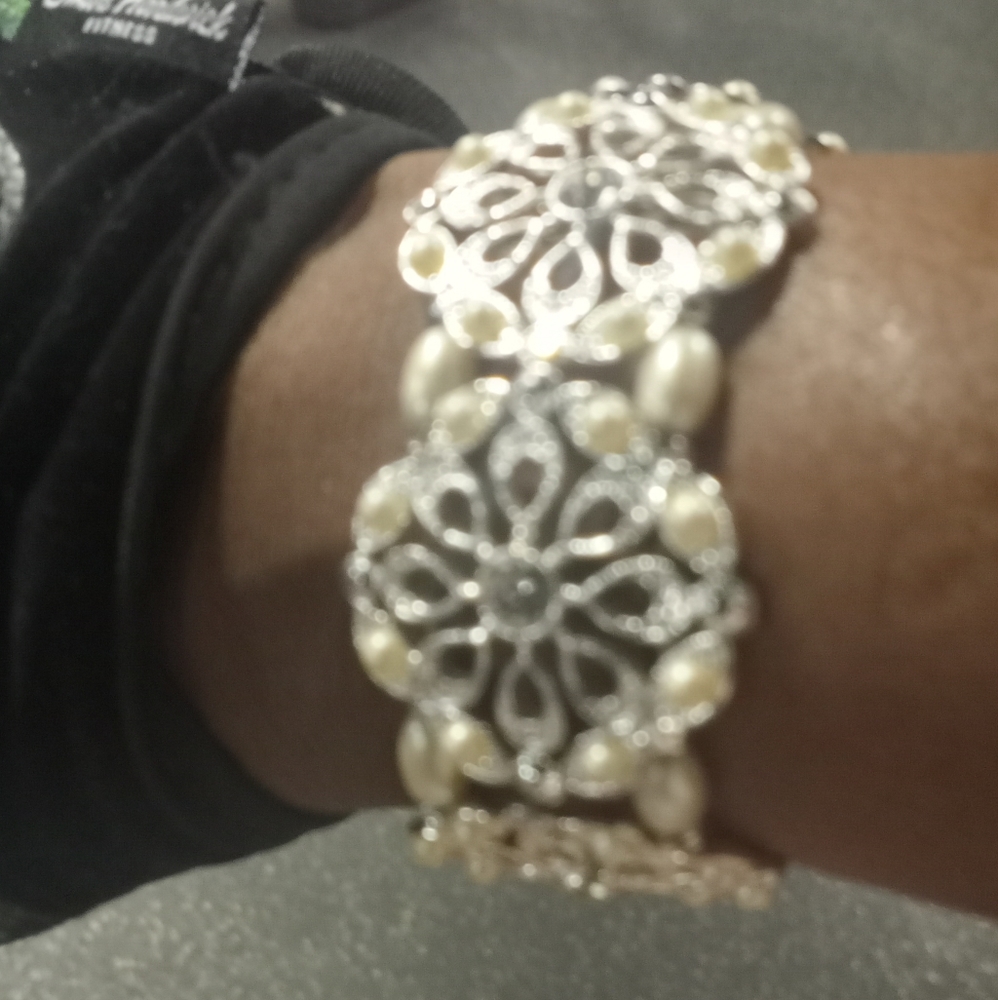 Jewelry - Picture 5 of 7